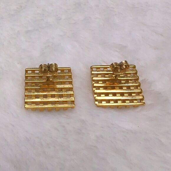 Vintage 80's Goldtone Square Basket Weave Style Pierced Earrings - Picture 4 of 6